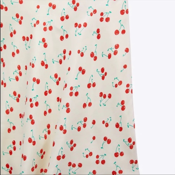 🍒 ZARA Satin Effect Cherry Print Mini Skirt 🍒 - Picture 3 of 5